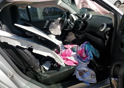 2016 Smart Fortwo z USA, uszkodzony, nr VIN WMEFJ5DA5GK127995